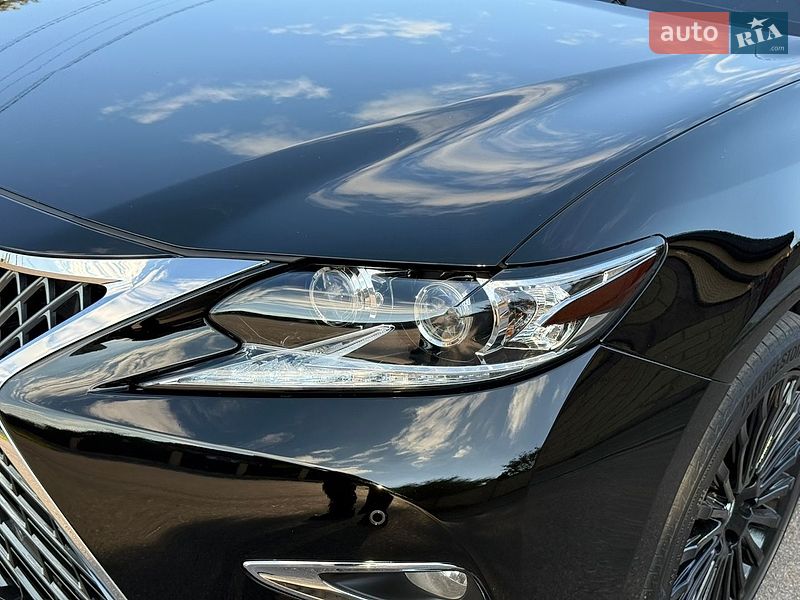 Седан Lexus ES 2013 в Житомирі