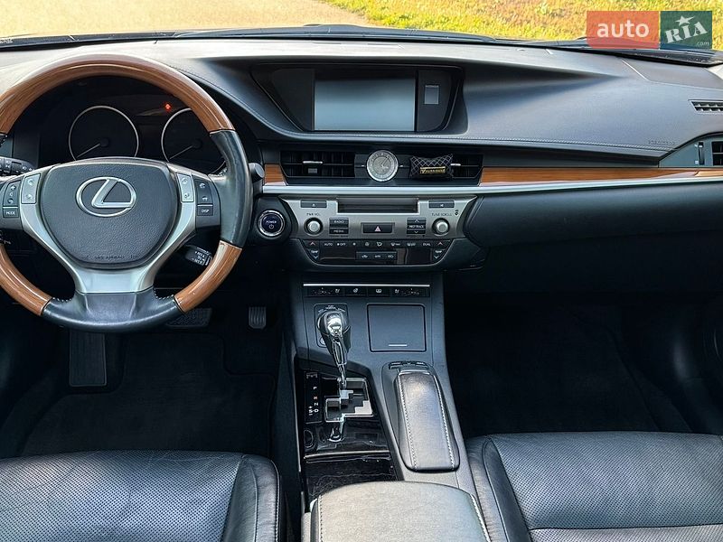 Седан Lexus ES 2013 в Житомирі