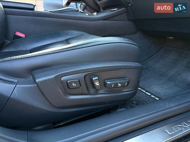 Седан Lexus ES 2013 в Житомирі