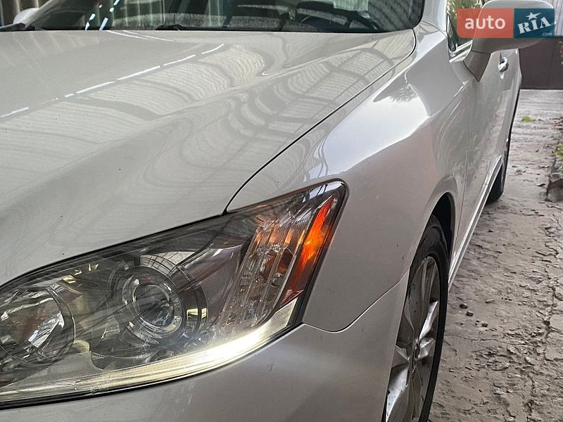 Седан Lexus ES 2012 в Южном