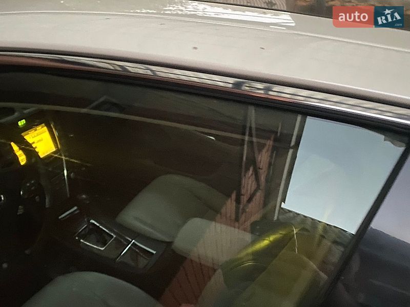 Седан Lexus ES 2012 в Южном