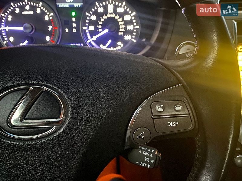 Седан Lexus ES 2012 в Южном