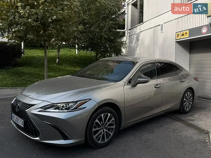 Lexus ES 2021