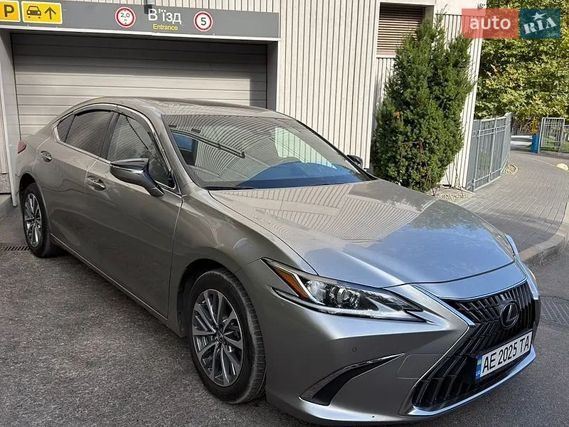 Lexus ES