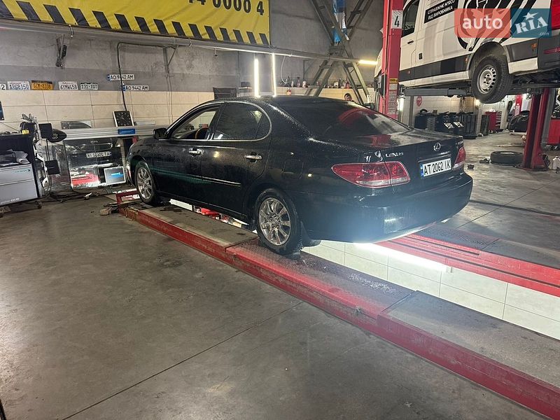 Седан Lexus ES 2005 в Брошневі