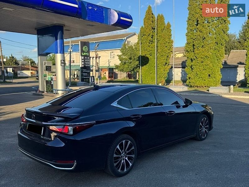 Седан Lexus ES 2021 в Киеве