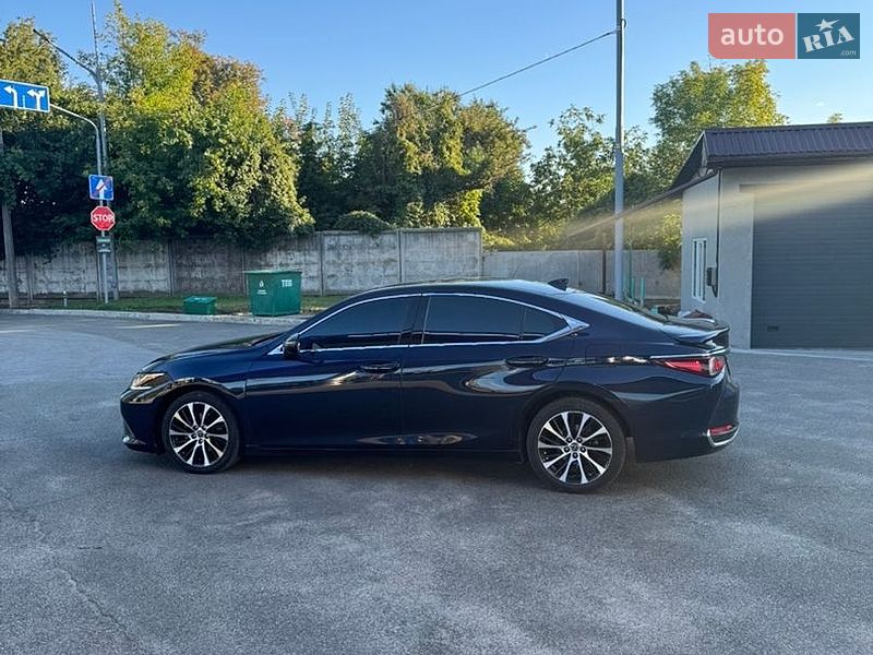Седан Lexus ES 2021 в Киеве