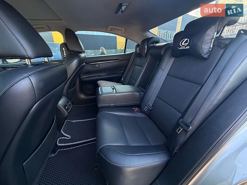Седан Lexus ES 2016 в Ніжині