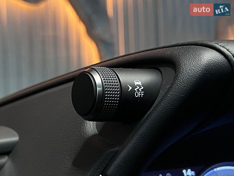 Седан Lexus ES 2019 в Львове