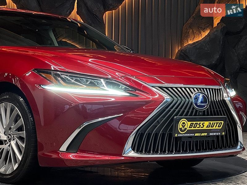 Седан Lexus ES 2019 в Львове