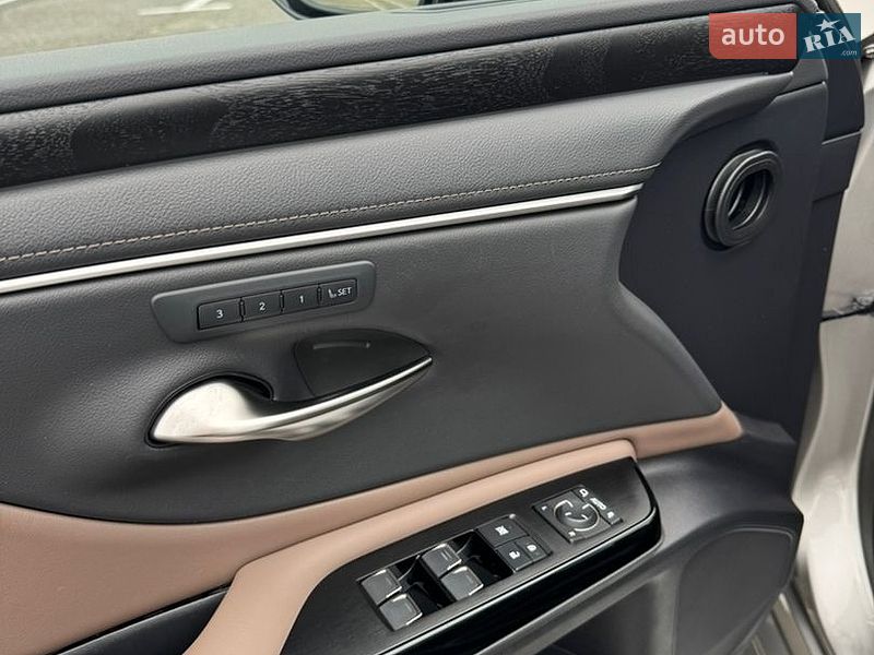 Седан Lexus ES 2024 в Черновцах