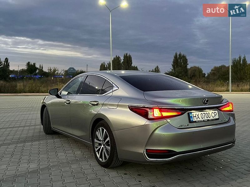 Седан Lexus ES 2019 в Каменец-Подольском
