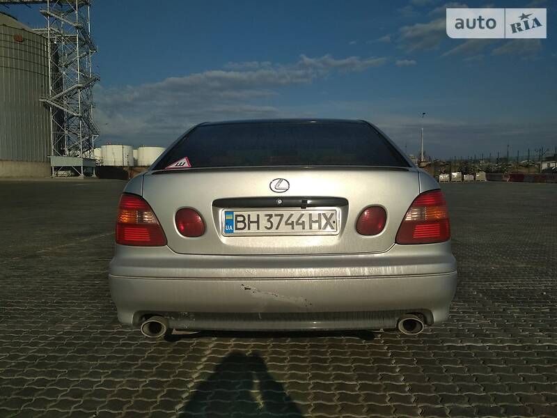 Седан Lexus GS 1998 в Южному