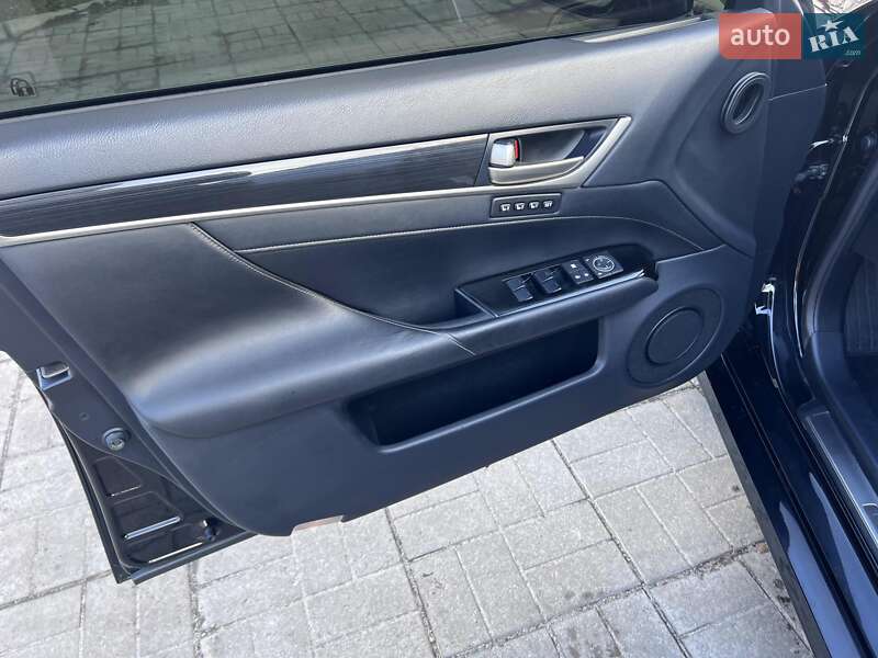 Седан Lexus GS 2013 в Краснограді