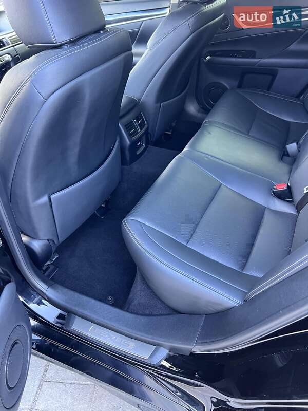 Седан Lexus GS 2013 в Краснограді