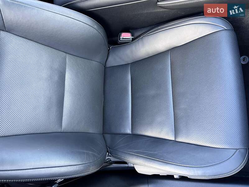 Седан Lexus GS 2013 в Краснограді
