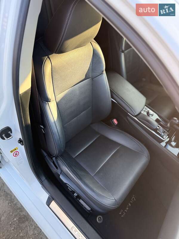 Седан Lexus GS 2014 в Львові