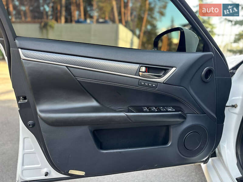 Седан Lexus GS 2016 в Киеве фото 34 Седан Lexus GS 2016 в Киеве