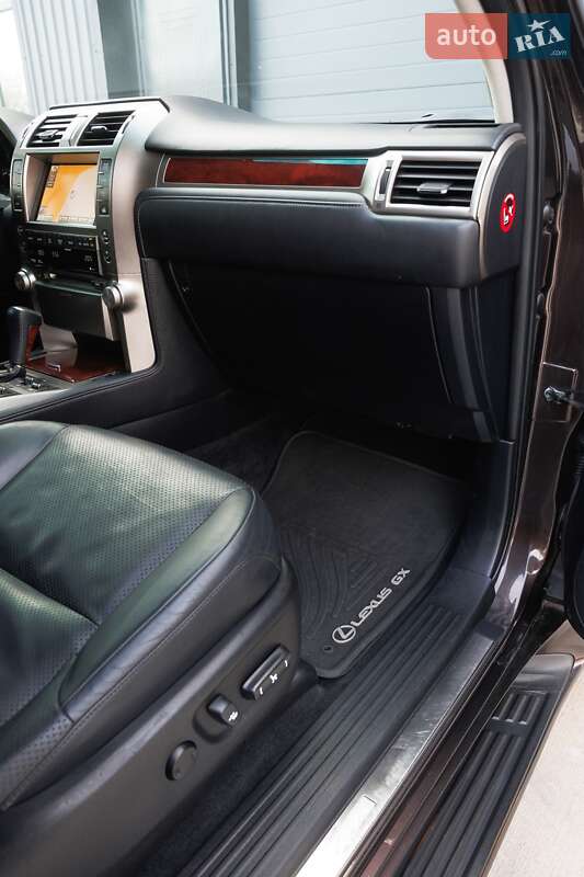 Внедорожник / Кроссовер Lexus GX 2011 в Дубно