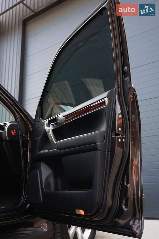 Внедорожник / Кроссовер Lexus GX 2011 в Дубно