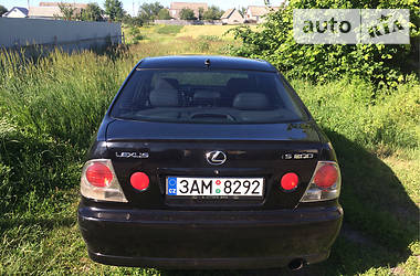 Седан Lexus IS 2000 в Киеве