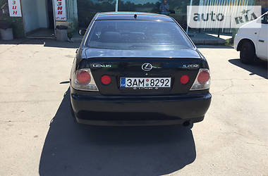 Седан Lexus IS 2000 в Киеве