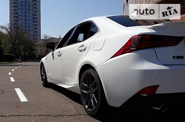 Седан Lexus IS 2015 в 