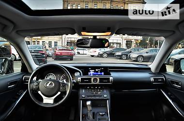 Седан Lexus IS 2016 в 