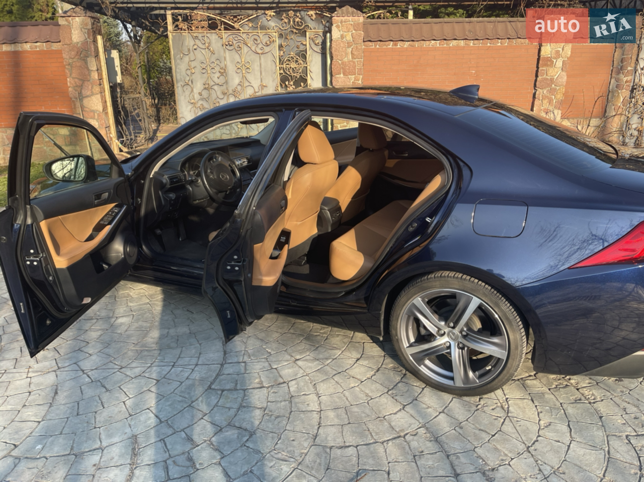 2017 Lexus IS - мініатюра 6