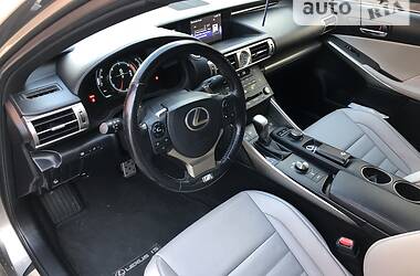 Седан Lexus IS 2015 в 