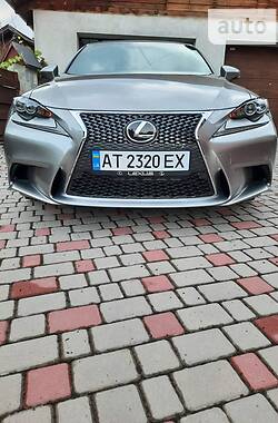 Седан Lexus IS 2015 в 