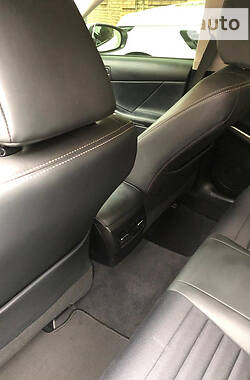 Седан Lexus IS 2017 в 