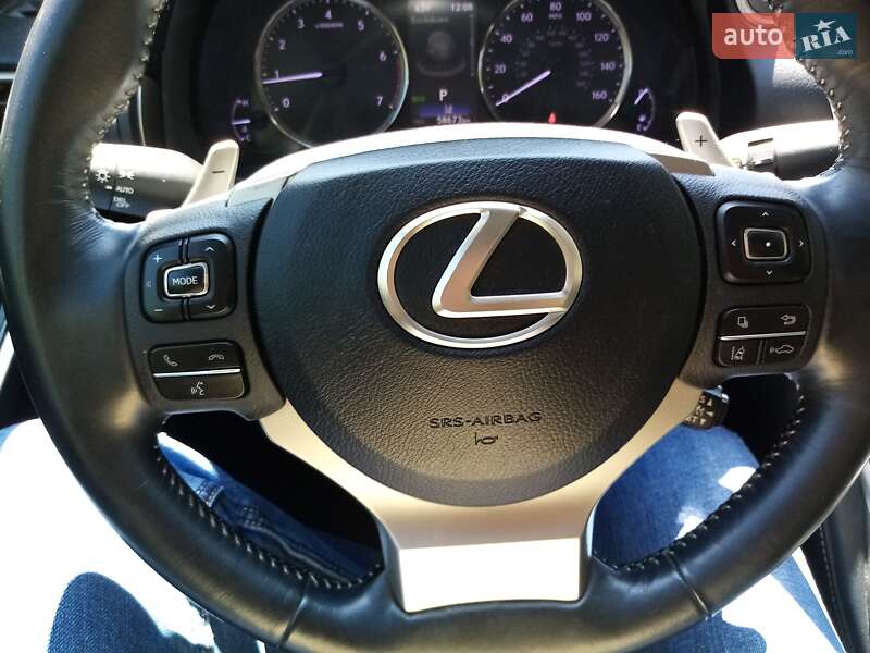 Седан Lexus IS 2017 в Новом Буге