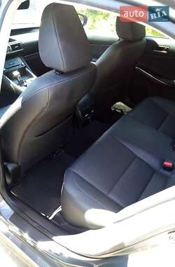 Седан Lexus IS 2017 в Новому Бузі