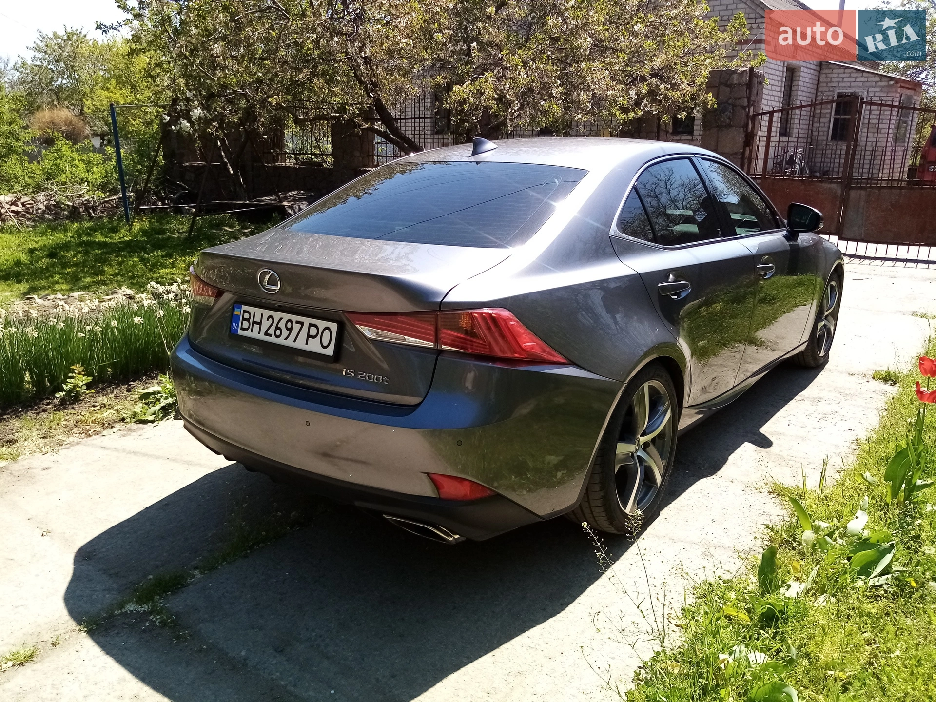 2017 Lexus IS - мініатюра 8