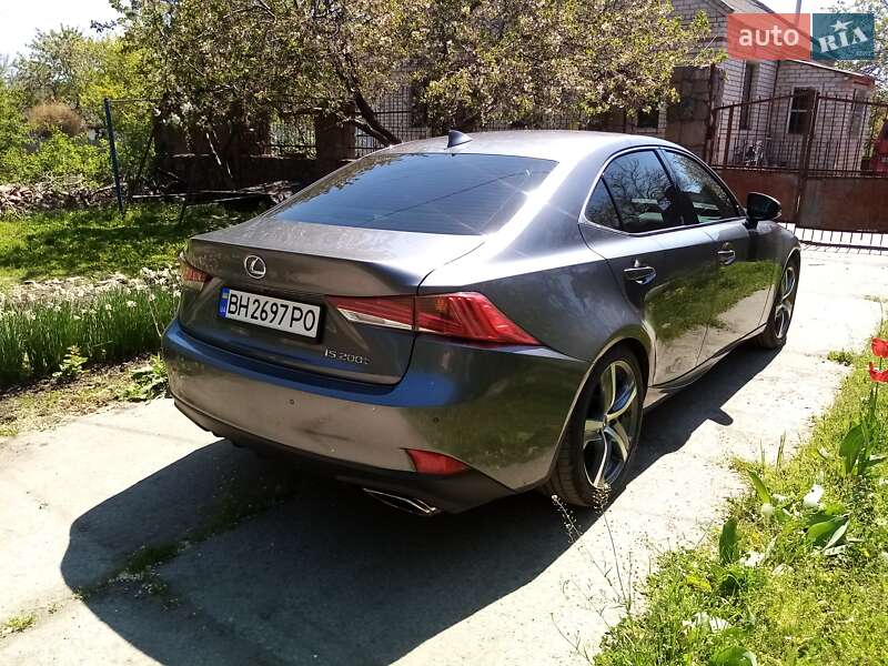 Седан Lexus IS 2017 в Новом Буге
