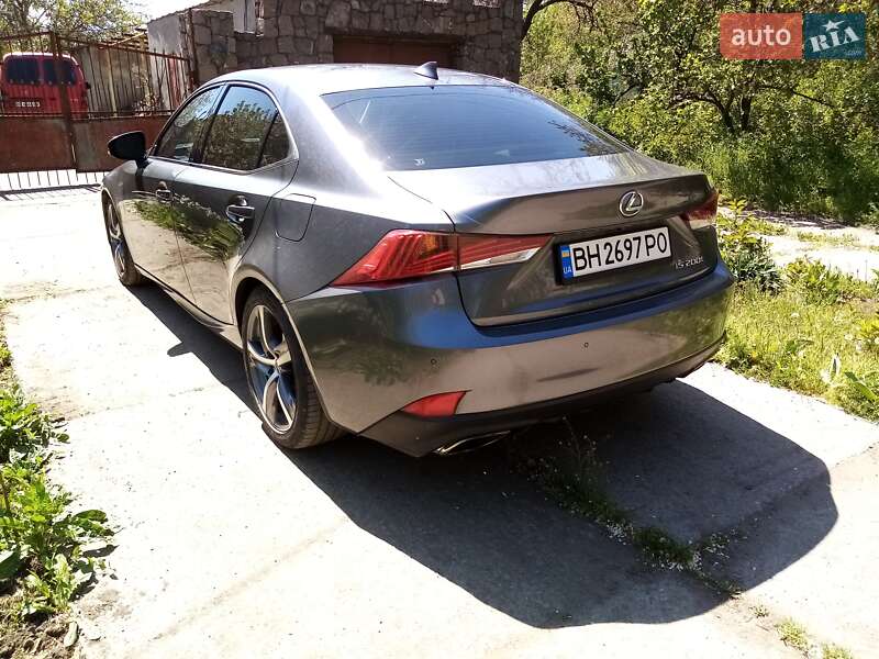 Седан Lexus IS 2017 в Новом Буге