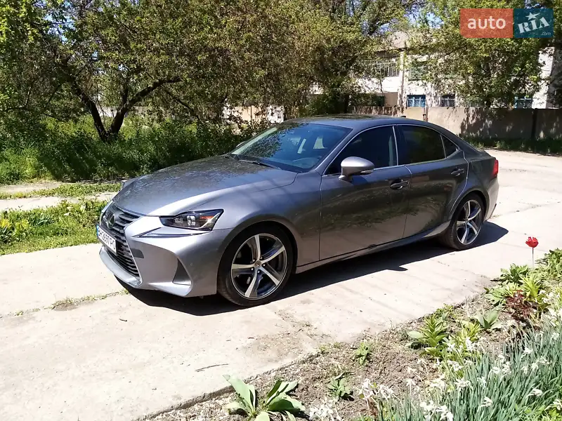 Lexus IS