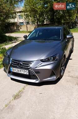 Седан Lexus IS 2017 в Новому Бузі