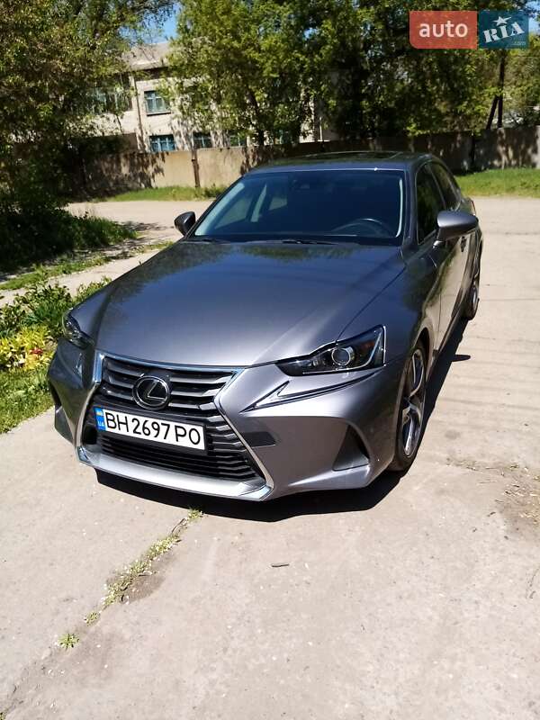Седан Lexus IS 2017 в Новом Буге