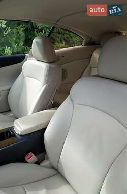 Кабриолет Lexus IS 2009 в 