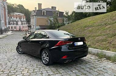 Седан Lexus IS 2018 в Киеве