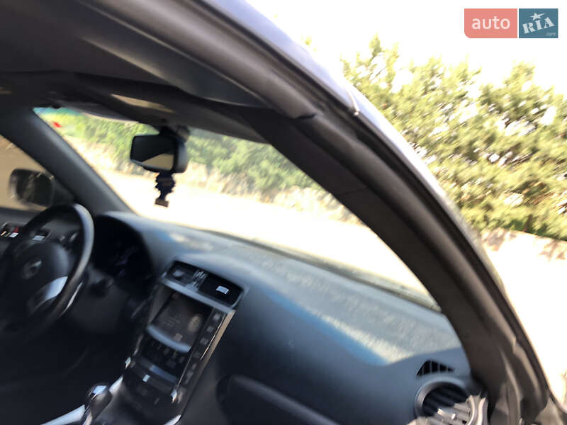 Седан Lexus IS 2014 в Гнивани