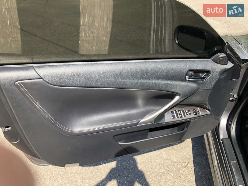 Седан Lexus IS 2014 в Гнивани