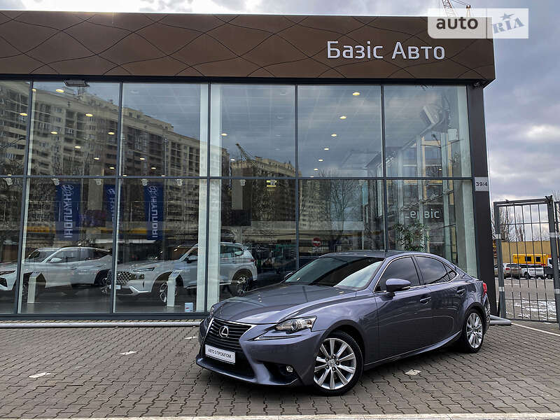 Седан Lexus IS 2016 в 