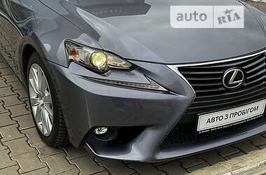 Седан Lexus IS 2016 в 