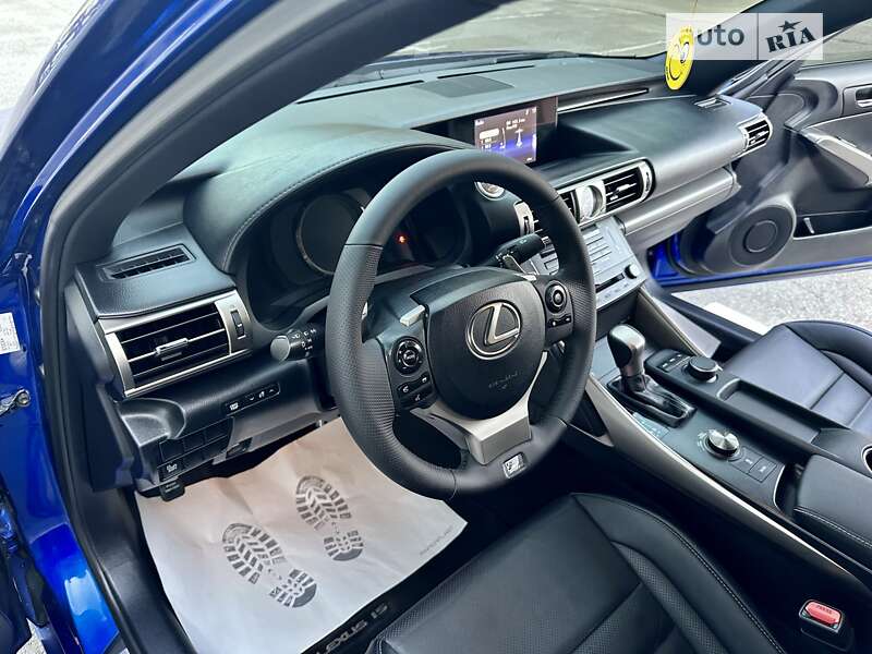 Седан Lexus IS 2016 в Киеве