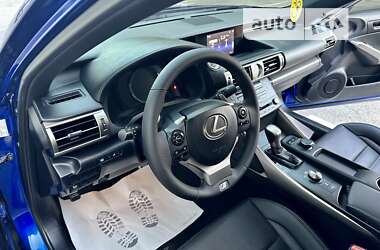 Седан Lexus IS 2016 в 