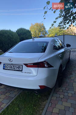 Седан Lexus IS 2014 в Тячеве