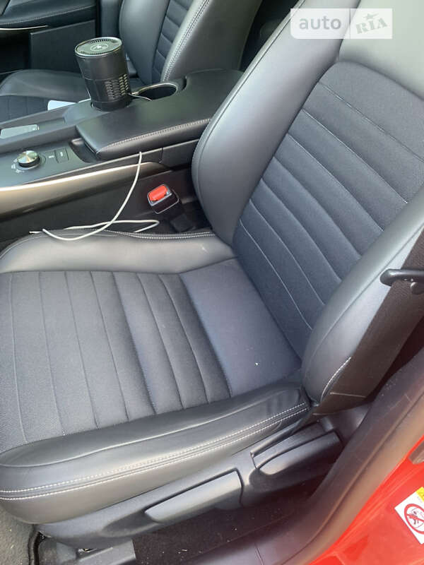 Седан Lexus IS 2017 в Николаеве